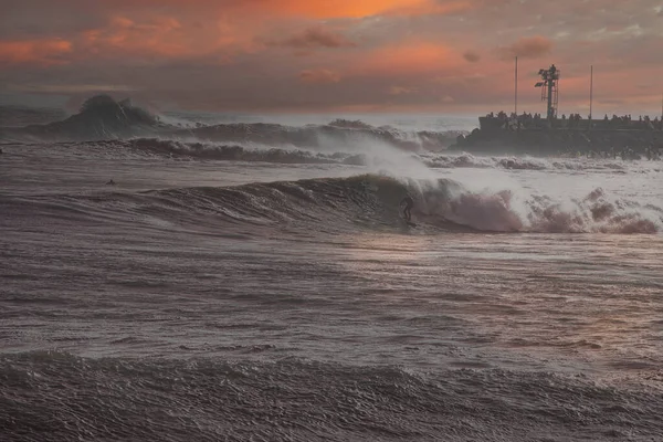 Büyük Dalgalar Santa Barbara Limanını Vurdu — Stok fotoğraf