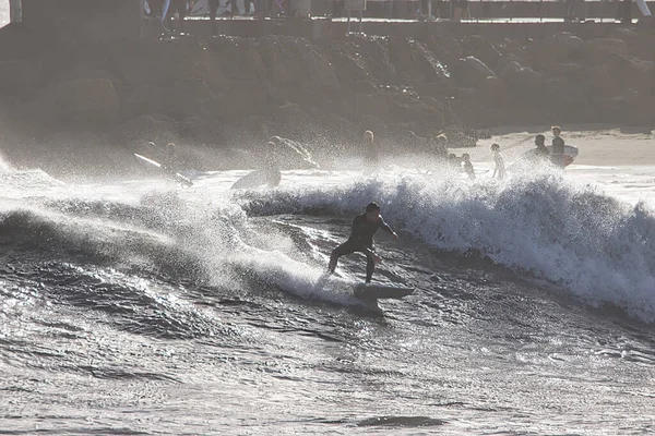 14年間で最大の波がサンタバーバラ港を襲いました — ストック写真