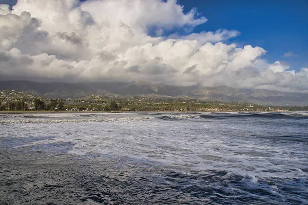 Grootste Golven Jaar Raakten Santa Barbara Haven — Stockfoto