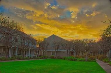 Ojai California 'da kış fırtınası Cachuma Gölü' nü doldurdu