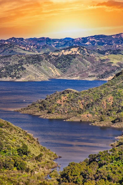 Zimowe Burze Wypełniają Jezioro Casitas Ojai California — Zdjęcie stockowe