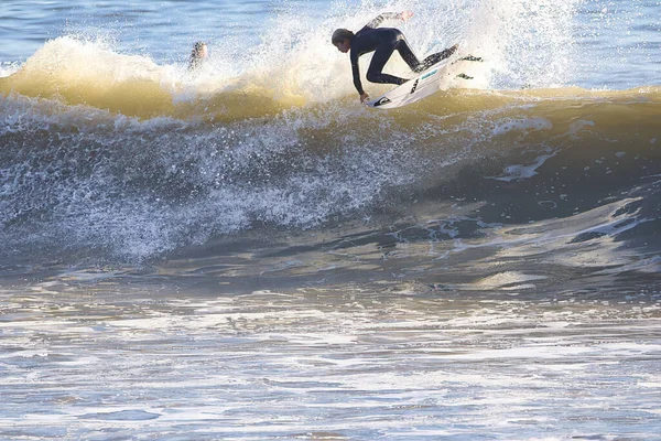 Surfing Store Vinterbølger Rincon Point California – stockfoto