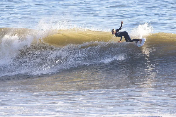 Surfer Sur Grandes Vagues Hivernales Rincon Point Californie — Photo