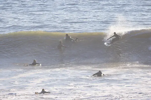Szörfözés Nagy Téli Hullámok Rincon Point Kaliforniában — Stock Fotó