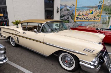 Carpinteria California 'da Rods and Roses araba fuarı