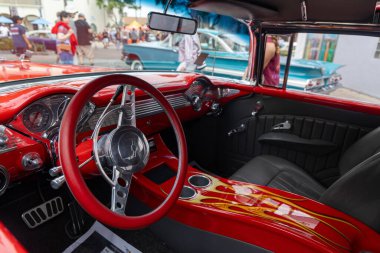 Carpinteria California 'da Rods and Roses araba fuarı