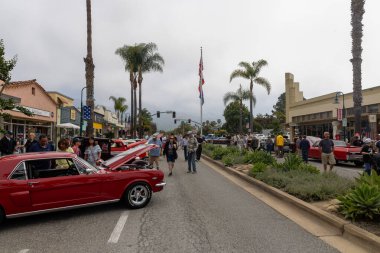 Carpinteria California 'da Rods and Roses araba fuarı