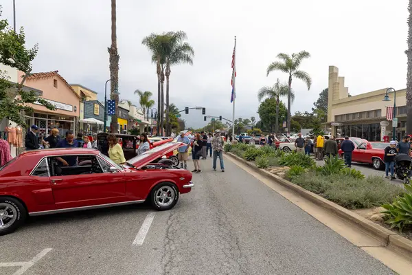 カリフォルニア州カーペンティアでロッドとバラの車のショー — ストック写真