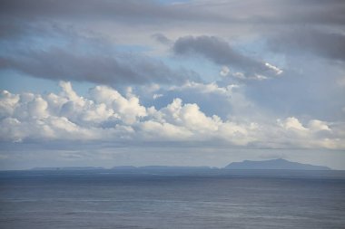 Gün batımında Santa Barbara 'da kış fırtınası yaklaşıyor..