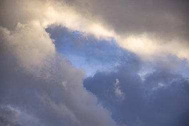 Santa Barbara Kanalı üzerinde kış fırtınası