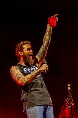 Malone ve grubu Bonnaroo müzik festivalinde sahne alacak.