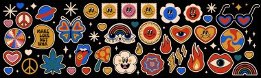 Şahane saykodelik gülen yüzler. Bir dizi havalı, kalın retro çizimler. Çılgın sosyal medya simgeleri. Pozitif titreşimler hippi duygu çıkartmaları. Farklı duyguları olan yüzler.