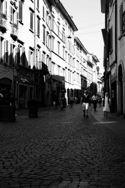 Ağustosta Bergamo Şehir Merkezi Sokakları — Stok fotoğraf