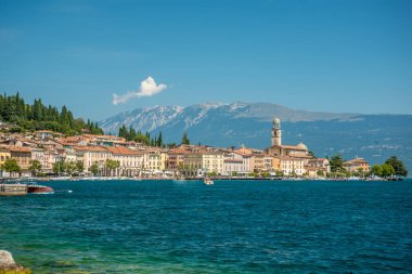 Garda Gölü Panoraması, Salo Limanı 'ndan Riva di Garda' dan çekilmiştir.