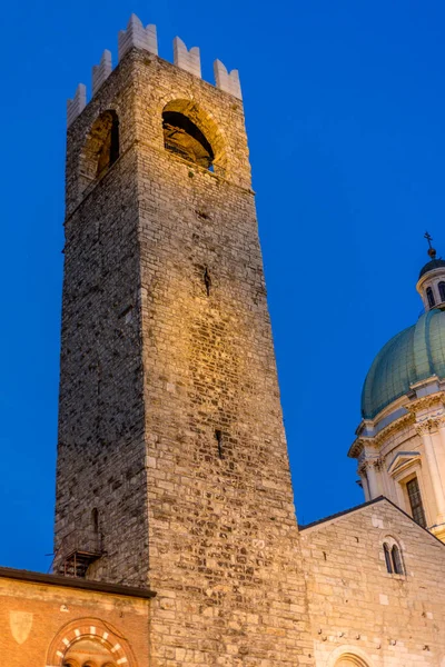 Katedra Historycznym Centrum Brescii Nocą — Zdjęcie stockowe