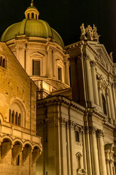 Katedra Historycznym Centrum Brescii Nocą — Zdjęcie stockowe