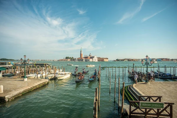 Venezia Itálie Srpna 2023 Docích Velkého Kanálu Benátkách Kotví Lodě — Stock fotografie
