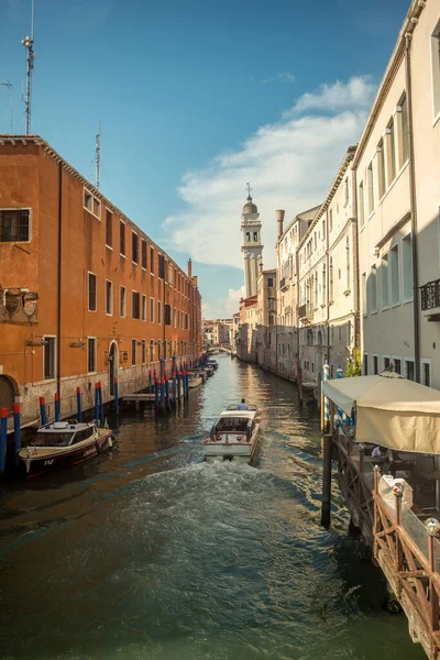 Venezia Itálie Srpna 2023 Barevné Domy Centru Benátek Uprostřed Velkého — Stock fotografie