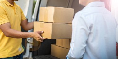 İş geçmişi. Mobil uygulamalar vasıtasıyla verimli servis konsepti ve paket teslimatı izleme. Kurye Servisi, Teslimat, Lojistik, Ulaştırma Servisi