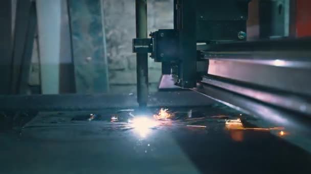 Лазерный Резак Производстве Промышленная Резка Металла Плазменным Лазером Процессе Резки — стоковое видео