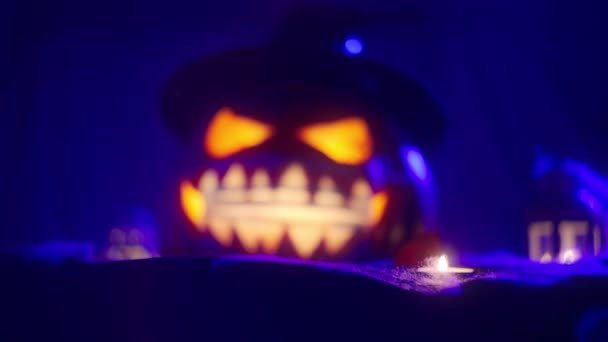 Тыква Хэллоуин Защитной Медицинской Mask Out Focus Second Волны Коронавирусной — стоковое видео