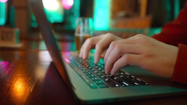 Close Mans Hands Laptop Keyboard Typing Study Work Communicate Social — Stock video