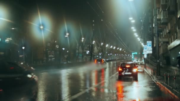 Landskaber Nattens Regnen Flytning Biler Langs Gaden Regnfuld Natten Bokeh – Stock-video