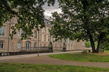 Leineschloss Hannover von der hinteren Seite mit Teilen der kleinen Parkanlage