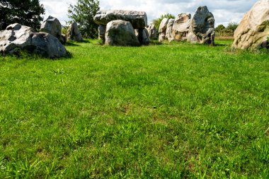 Bu megalitik mezarın bu kadar zamandır var olduğuna inanmak zor..