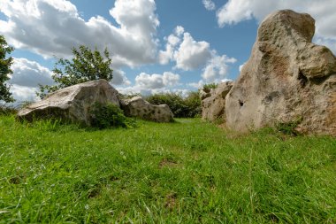  Helmstedt yakınlarındaki bir taş mezardan iki sıra taş.