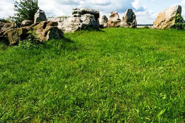 Bu megalitik mezarın bu kadar zamandır var olduğuna inanmak zor..