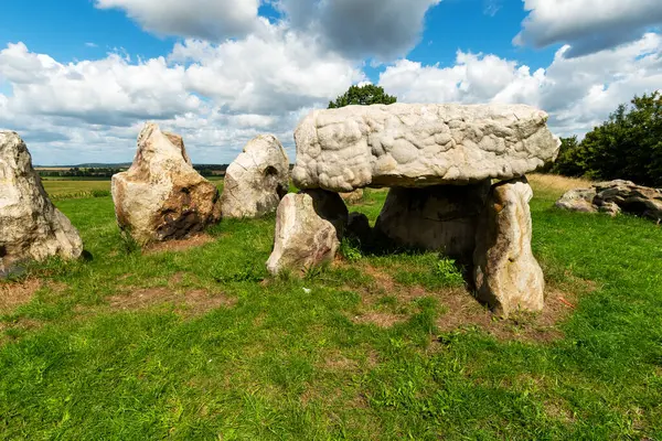 Bu megalitik mezarın bu kadar zamandır var olduğuna inanmak zor..