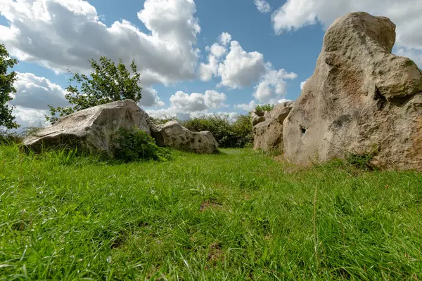  Helmstedt yakınlarındaki bir taş mezardan iki sıra taş.