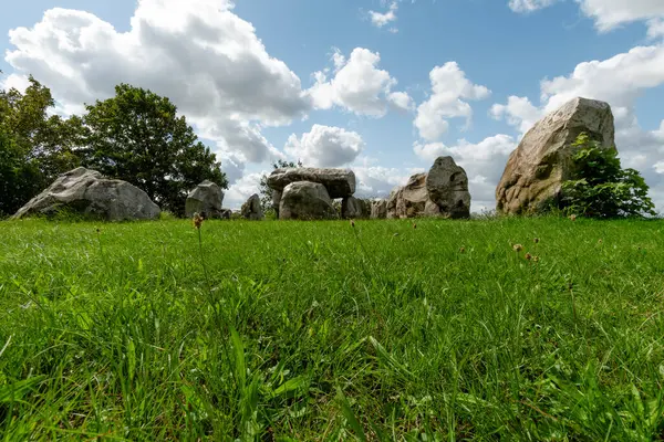 Helmstedt yakınlarında bir megalitik mezar görüntüsü