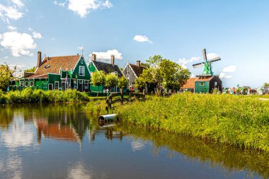 Hollanda 'daki Zane Schans' taki Hollanda fabrikaları. Değirmenden yüksek kaliteli fotoğraf..