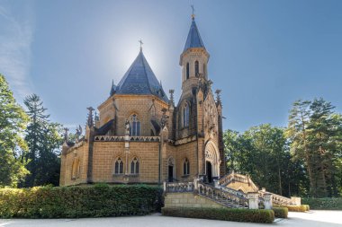 Çek Cumhuriyeti 'nde bir kilise. Ünlü bir kiliseden yüksek kaliteli fotoğraf..