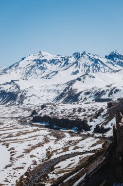 Karlı dağlar manzarası. Kar manzarası. Yüksek kalite fotoğraf