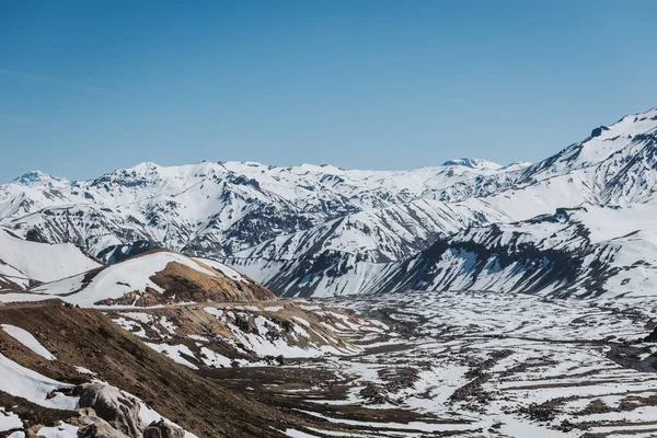 Karlı dağlar manzarası. Kar manzarası. Yüksek kalite fotoğraf