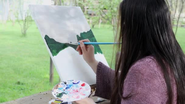 Kendi Sahil Manzaralı Tablosunu Tutan Tanınmayan Kadınların Elleri Amatör Ressam — Stok video