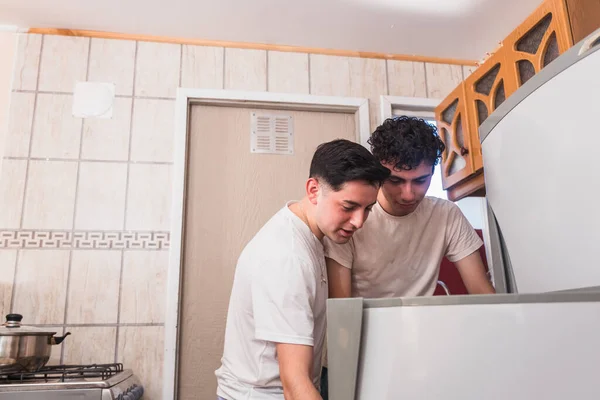 Young Gay Couple Looking Fridge Prepare Breakfast Morning High Quality — Stock Photo, Image