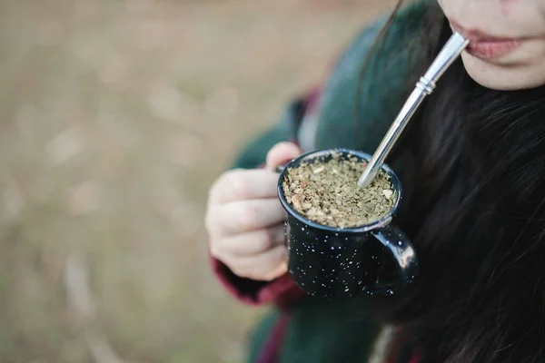 Two Unrecognizable Friends Serving Water Thermo Yerba Mate Countryside Sunset — Stock Photo, Image
