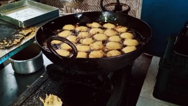 Potatoevada Frying Pan Maharashtra Mumbai — Stock Video