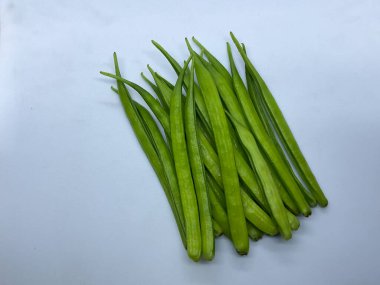 Bakla yığını, fasulye kümesi. Guar fasulyesi ya da guar kapsülü olarak da bilinir.