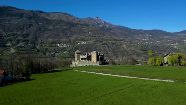 Vista Aérea Castelo Fenis Vale Aosta Itália Tiro Frontal — Vídeo de Stock
