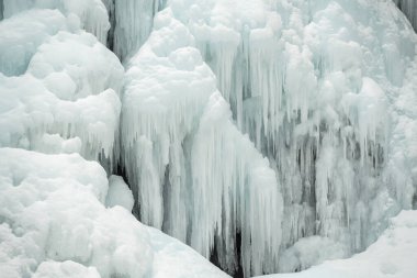Kışın Cogne Aosta Vadisi 'ndeki Lillaz şelaleleri.