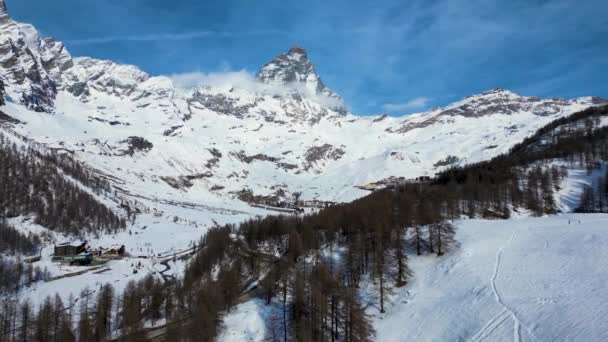 Voo Aéreo Drones Sobre Majestoso Pico Montanha Matterhorn — Vídeo de Stock