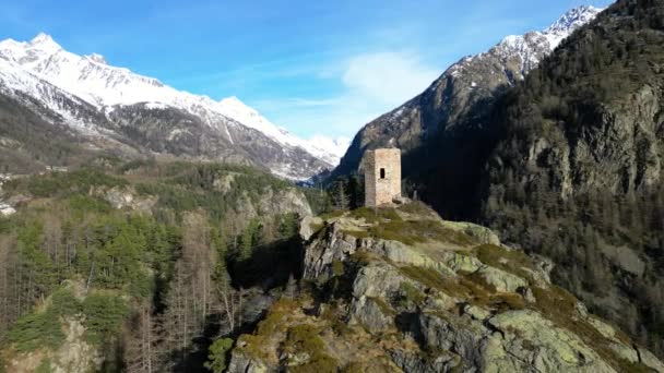 Vista Aérea Com Rotação Torre Medieval Tornalla Aosta Valley Itália — Vídeo de Stock