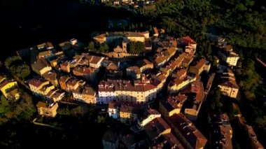 Livorno Toskana 'nın Castagneto Carducci ili hava manzaralı