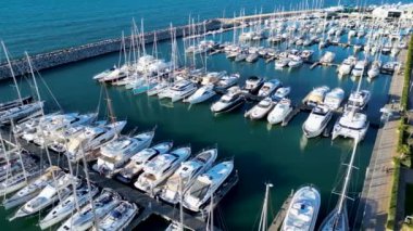 San Vincenzo Livorno Tuscany turizm limanının havadan görüntüsü