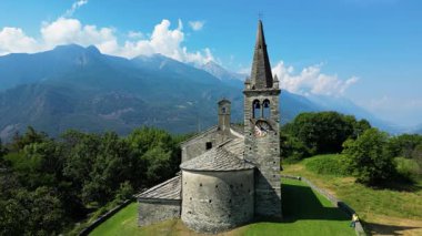 San Maurizio di Moron Havacılık Kilisesi Aosta Vadisi İtalya 'da Saint Vincent' da yer almaktadır.